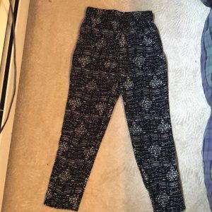 High waist patterned pants.